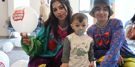 Hastanedeki çocuklara 23 Nisan sürprizi