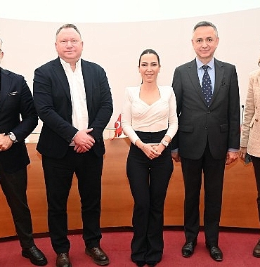 hedef-holding-ve-kocaeli-sanayi-odasindan-is-dunyasina-yonelik-finansal-seminer-OTO5dkgB.jpg