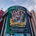 izmit-belediyesi-belsada-dev-kocaelispor-bayragini-dalgalandirdi-MUpGGmbH.jpeg