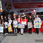 izmit-belediyesinin-23-nisana-ozel-duzenledigi-yarismada-dereceye-girenler-odullerini-aldi-6zZnrPE4.jpg