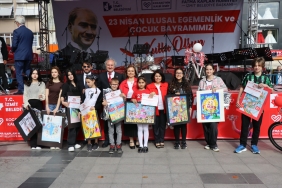 izmit-belediyesinin-23-nisana-ozel-duzenledigi-yarismada-dereceye-girenler-odullerini-aldi-6zZnrPE4.jpg