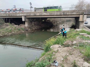 izmit-korfezine-akan-12-dere-yakindan-izleniyor-HhJCdPh4.jpg