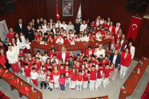 izmitli-cocuklar-23-nisanda-meclis-kursusunde-bulustu-4LhA8gA9.jpeg