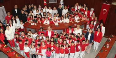 izmitli-cocuklar-23-nisanda-meclis-kursusunde-bulustu-4LhA8gA9.jpeg