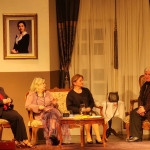 kadinlarin-tiyatro-performansina-tam-not-TcyGSfZS.jpg