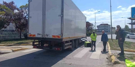 Kamyon ile çarpışan motosikletin sürücüsü yaralandı