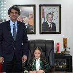 kartepede-baskanlik-koltugu-minik-ikraya-emanet-5UFKEeUr.jpg