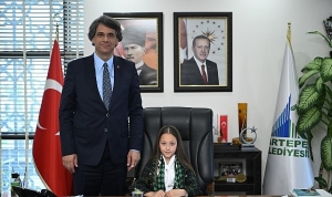 kartepede-baskanlik-koltugu-minik-ikraya-emanet-5UFKEeUr.jpg