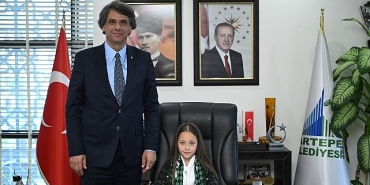 kartepede-baskanlik-koltugu-minik-ikraya-emanet-5UFKEeUr.jpg