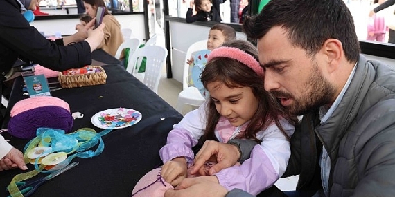 KO-MEK’te 23 Nisan coşkusu renkli şapkalara yansıdı