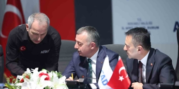 kocaeli-valisi-aktas-panikleyen-23-kisi-yuksekten-atlayarak-yaralandi-9LTccyWV.jpg