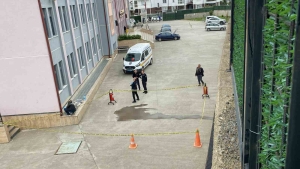 kocaelide-okulun-4uncu-katindan-dusen-liseli-agir-yaralandi-NnBXnjHD.jpg
