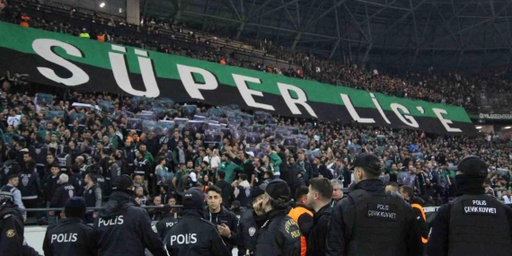 Boluspor Fatih Karagümrük’ü 1-0 yendi, Kocaelispor 16 yıl sonra Süper Lig’e yükseldi.