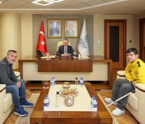 kocaelisporlu-efe-kartaldan-buyukakina-ziyaret-lJRA7Ibw.jpg