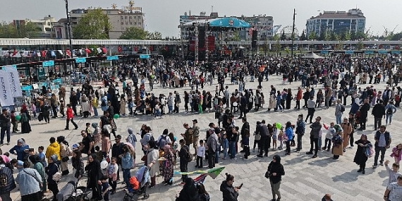 Milli İrade Meydanı ilk gün dolup taştı