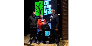 ormanyadadusurulenpara-dolu-canta-sahibini-buldu-lHgsTxrN.jpg