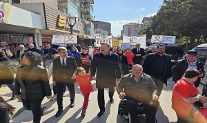 otizm-farkindalik-gunu-golcukte-renkli-goruntulere-sahne-oldu-9FQYmsDn.jpg