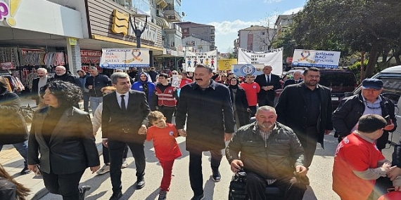Otizm Farkındalık Günü Gölcük’te Renkli Görüntülere Sahne Oldu