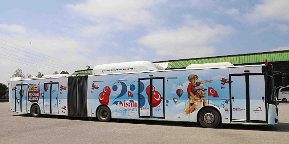 Otobüs ve tramvaylar 23 Nisan’a özel giydirildi