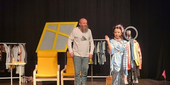 “Parça Tesirli Pazarlar” Gölcük’te Kahkaha Dolu Bir Gece Yaşattı