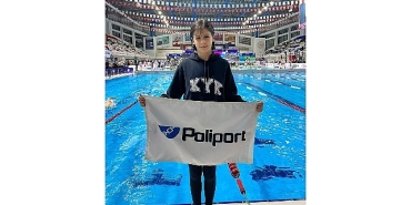 poliport-basariya-giden-yolda-genc-sporcularin-yaninda-h841BIXZ.jpg