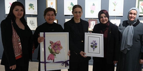 Renklerin ahenkle dans ettiği sergi