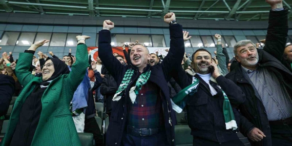 Tahir Büyükakın: “Kocaelispor’umuz yeniden ait olduğu yere, evine geri döndü”