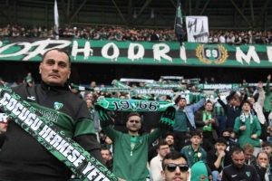 taraftarlardan-kocaelispor-yonetimine-hodri-meydan-1rcl9fvp.jpg