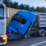 temde-yavaslayan-trafik-zincirleme-kazayi-beraberinde-getirdi-5xiIwUR8.jpg
