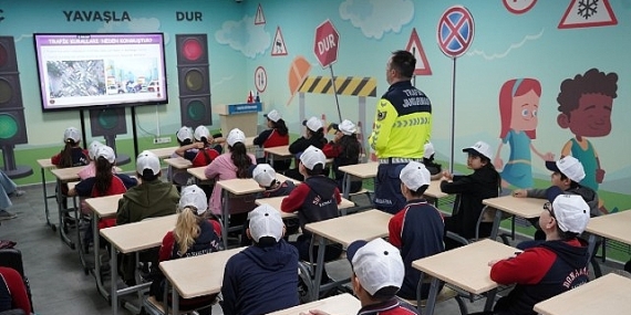 Trafik Eğitim Parkı’nda Türk bayrağıyla renkli kutlama