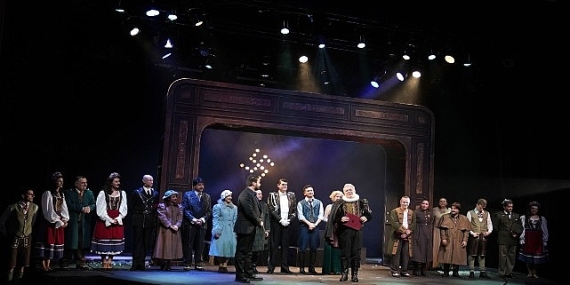 “Yaşamak mı Yoksa Ölmek mi?” Adana’da alkış topladı