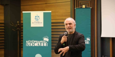 yazar-tufan-kitap-okumak-yerine-ekrana-baktiklari-bir-dunya-yasaniyor-dCYTIuQT.jpg