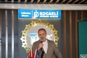 yazar-tufan-kitaplarin-donusturucu-gucunu-paylasti-4cOLhJDP.jpg