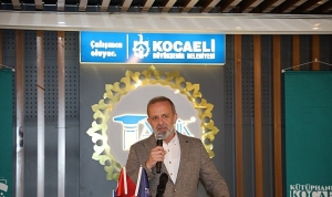 yazar-tufan-kitaplarin-donusturucu-gucunu-paylasti-4cOLhJDP.jpg