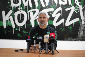 İSMET TAŞDEMİR: "HAYALLERİMİZE KAVUŞTUKTAN SONRA OYUNCULARIMIZI, HOCAMIZI, TAKIMIMIZI ELEŞTİRİR OLDUK"