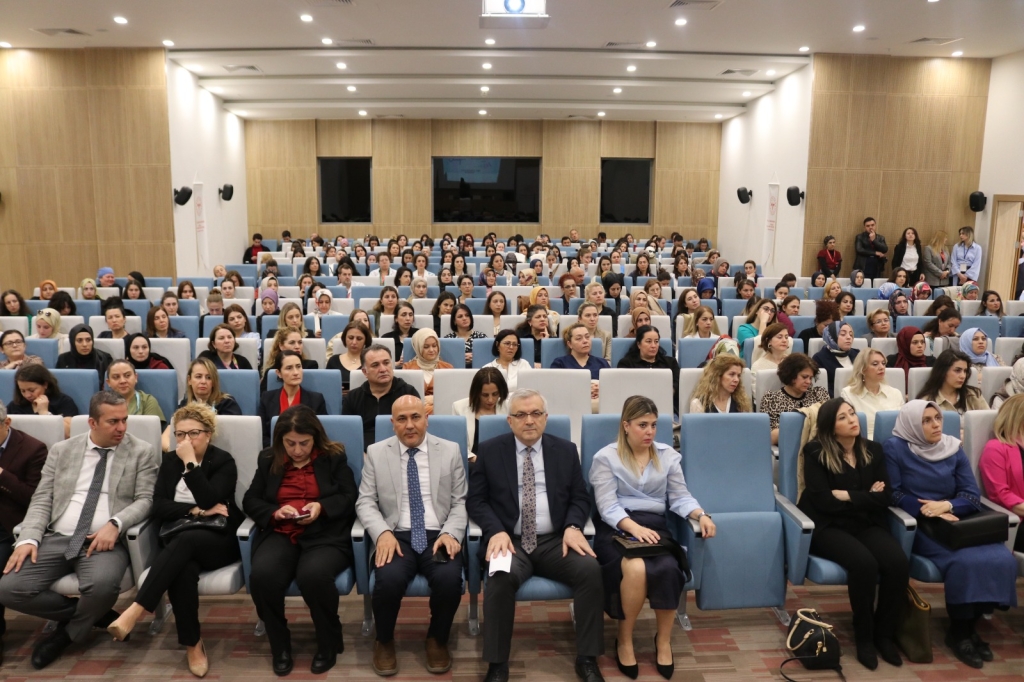 Kocaeli İl Sağlık Müdürlüğü Tarafından “Hemşirelerimiz Geleceğimiz” Paneli Gerçekleştirildi