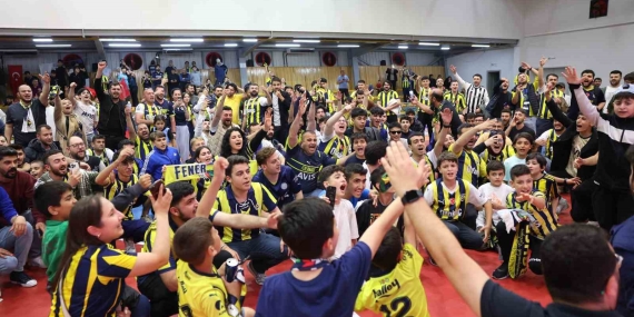 Fenerbahçe’nin Avrupa şampiyonluğu Darıca’da dev ekrana yansıtıldı