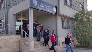 4-ilde-yapilan-es-zamanli-operasyonda-1-milyon-416-bin-190-makaron-ele-gecirildi-ezQdYF8P.jpg