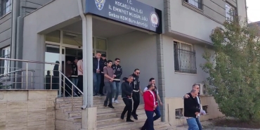 4-ilde-yapilan-es-zamanli-operasyonda-1-milyon-416-bin-190-makaron-ele-gecirildi-ezQdYF8P.jpg