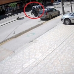 araca-carpan-motosiklet-takla-atti-1-kisi-yaralandi-vnzllksk.jpg