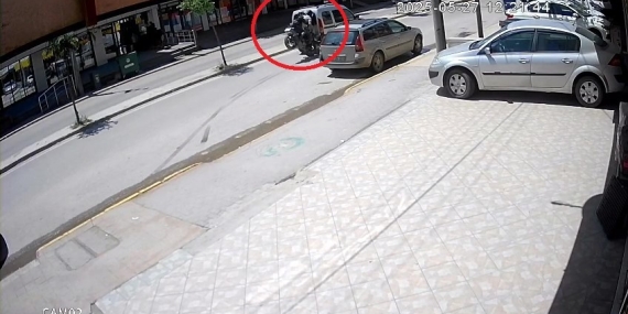 Araca çarpan motosiklet takla attı, 1 kişi yaralandı