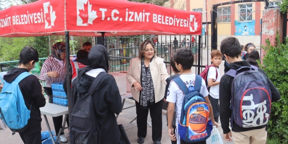 Beslenme Saati Projesi bu sabah 3 okulda daha devam etti