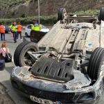 beton-bariyere-carparak-takla-atan-arac-ters-dondu-3-yarali-MlBsYwcm.jpg