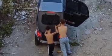 cocuklar-babalarinin-elektrikli-aracini-kacirdi-sarj-bitince-yolda-kaldilar-IIaKu2Qd.jpg