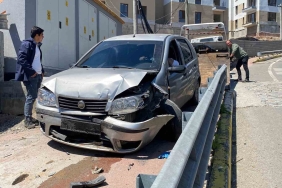 freni-bosalan-otomobil-trafik-isiklarinda-bekleyen-araca-carpti-5-yarali-scQDB17h.jpg