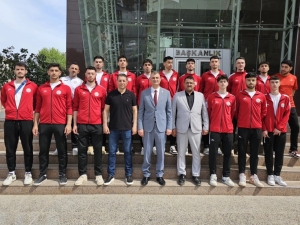 golcuk-belediyespor-voleybol-takiminin-hedefi-turkiye-sampiyonasi-jaIQXdVp.jpg