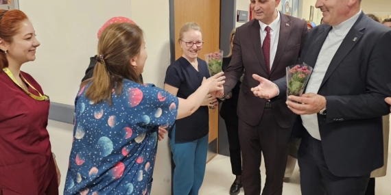 Hemşirelere sürpriz kutlama