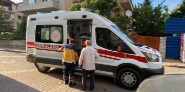 ihlamur-toplamak-icin-ciktigi-agactan-duserek-demir-korkuluklara-saplandi-MrVbdvLh.jpg