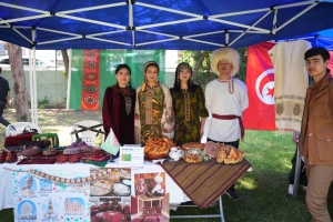 isveren-ile-ogrenciler-bulustu-kariyer-festivali-senlige-dondu-LpqGJRXJ.jpg