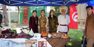 isveren-ile-ogrenciler-bulustu-kariyer-festivali-senlige-dondu-LpqGJRXJ.jpg